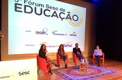 O secretário de Educação de Porto Alegre, Adriano Naves de Brito, participou na manhã desta quinta-feira, 23, do 5º Fórum Sesc de Educação, que teve como tema “Educação e Contemporaneidade: a Singularidade do Desenvolvimento Integral”