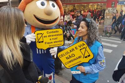A prefeitura, por meio da Empresa Pública de Transporte e Circulação (EPTC), programou para esta terça-feira, 28, uma ação educativa de alerta aos motoristas sobre os riscos de acidentes em razão da digitação no celular ao volante.