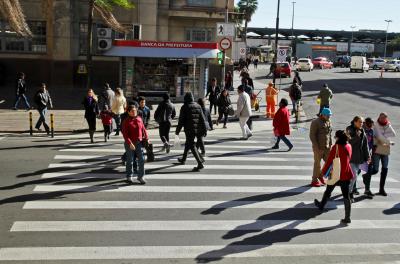 O frio deve dar uma trégua a partir desta terça-feira, 28, quando as temperaturas prometem ficar mais amenas