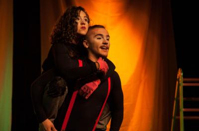 O primeiro trabalho teatral do Coletivo Órbita, que atua desde janeiro de 2017 com oficinas de acrobacias, bambolês e cenas teatrais. Nas sextas-feiras, às 15h, as apresentações são exclusivamente para escolas. Aos sábados e domingos as sessões são abertas ao público, e ocorrem às 16h