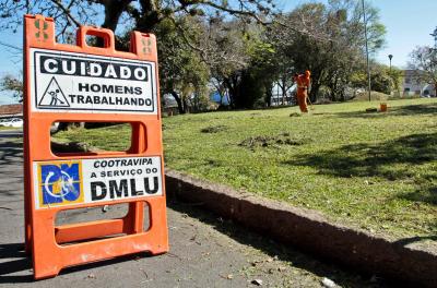 Equipes realizam serviços em 12 praças nesta terça