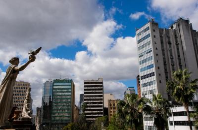 A Prefeitura de Porto Alegre e o Iclei – Governos Locais pela Sustentabilidade realizam nesta quinta-feira, 30, o Seminário Planejamento Urbano Resiliente e de Baixo Carbono.