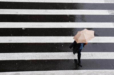 O domingo, 2, deve ser mais um dia de chuva em Porto Alegre. Pela manhã, a precipitação deve ser amena. No entanto, ao longo da tarde e até a noite, podem ocorrer pancadas mais fortes. Os termômetros devem marcar entre 16ºC e 19ºC.