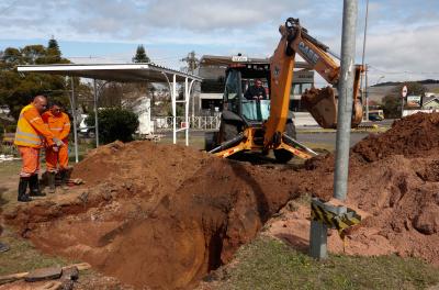 O Departamento Municipal de Ãgua e Esgotos (Dmae) iniciou mais uma obra de substituição de redes antigas de água em Porto Alegre.