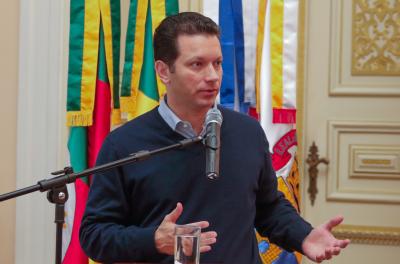 Projeto integrado devolve relógios de rua para Porto Alegre