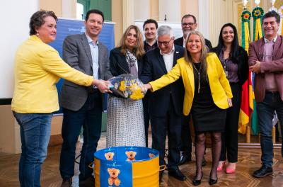 Mais de 800 crianças atendidas pela Fundação de Assistência e Cidadania (Fasc) serão beneficiadas com a Campanha do Brinquedo Solidário, lançada nesta terça-feira, 11, na Prefeitura de Porto Alegre