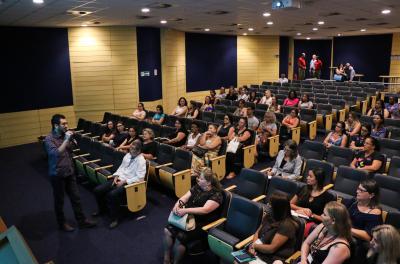 A Prefeitura de Porto Alegre publicou na tarde desta terça-feira, 11, edição extra do Diário Oficial de Porto Alegre (Dopa) com a nomeação de 55 monitores para atuarem na rede municipal de ensino. Os nomeados, aprovados em concurso público, irão repor as vagas dos profissionais que pediram aposentadoria ou se exoneraram.