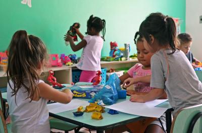 As organizações da sociedade civil parceiras da prefeitura interessadas em ampliar o atendimento em Educação Infantil, por meio do edital de chamamento interno nº 04/2018, deverão entregar os envelopes nesta segunda-feira, 17, na Secretaria Municipal de Educação (Smed)