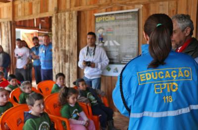 endo em vista a necessidade de parcerias na promoção de ações educativas para uma circulação mais segura na Capital, a Empresa Pública de Transporte e Circulação (EPTC) publicou no Diário Oficial de Porto Alegre (Dopa) um chamamento público (05/2018) para apresentações de propostas de projetos e suas execuções, não onerosas, de educação para o trânsito
