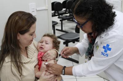 Mais de 2 mil crianças receberam as vacinas contra poliomielite e sarampo no último sábado, 15, quando ocorreu o segundo Dia D da campanha de vacinação.