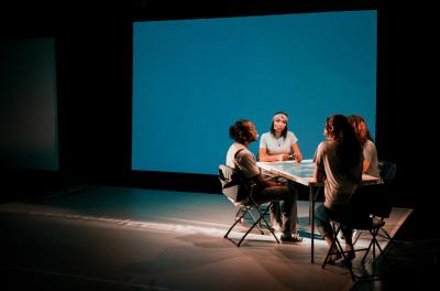 A companhia chilena Teatro Club Social, criada por Carlos Aedo, Eliana Furman e María Luisa Vergara está baseada em Santiago