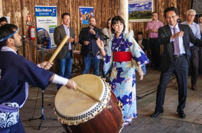 O prefeito Nelson Marchezan Júnior lançou oficialmente nesta quarta-feira, 19, o projeto Semanas Internacionais de Porto Alegre, no Galpão da Hospitalidade, no Acampamento Farroupilha (Parque Harmonia). Marchezan recebeu cônsules, embaixadores, representantes do Itamaraty, de Universidades, institutos culturais e entidades comerciais para promover a iniciativa.