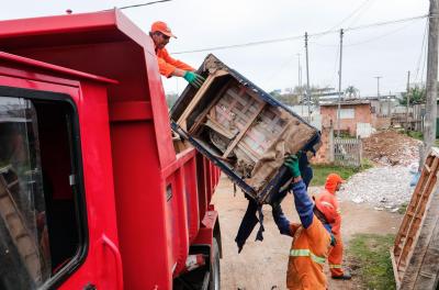 O Bota-Fora, promovido pela Secretaria Municipal de Serviços Urbanos (SMSUrb), por meio do Departamento Municipal de Limpeza Urbana (DMLU), segue desta segunda-feira, 24, a sexta-feira, 28, em dez comunidades.