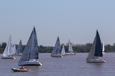 Imagens do 48º Troféu Seival e 29ª Regata Farroupilha, cuja largada ocorreu em frente ao Parque Urbano da Orla Moacyr Scliar, na manhã deste sábado (22)