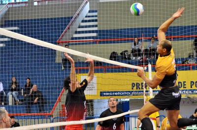 Neste domingo, 23, a partir das 9h, no Ginásio Tesourinha, serão disputadas as partidas finais da Série A, masculina, da 14º edição do Campeonato Porto Alegre de Vôlei. 