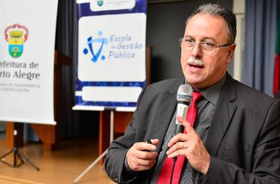 Com uma abordagem ao Marco Regulatório das Organizações da Sociedade Civil, a Secretaria Municipal da Transparência e Controladoria (SMTC) realizou nessa segunda-feira, 24, o terceiro encontro do Ciclo de Palestras Sobre Transparência, para os servidores municipais