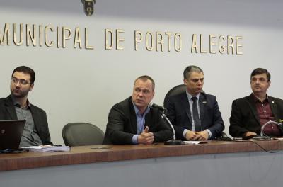 O secretário municipal de Saúde, Erno Harzheim, apresentou o relatório de gestão do segundo quadrimestre da Secretaria Municipal de Saúde em audiência pública da Comissão de Saúde e Meio Ambiente da Câmara de Vereadores nesta terça-feira, 25.