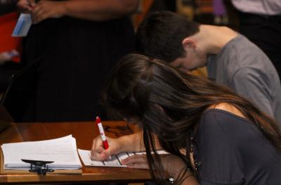 Cerca de 600 jovens com idade de 15 a 18 anos participarão da 7ª Feira de Oportunidades, no Ginásio do Colégio Protásio Alves (av. Ipiranga, 1.090 – entrada pela av. Érico VerÃssimo), nesta quarta-feira, 26, a partir das 9h.