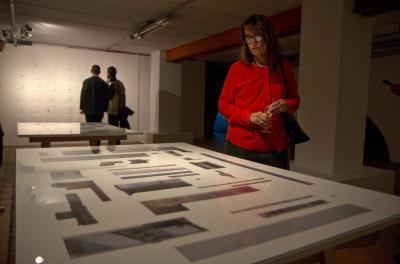  Nesta quinta-feira, 27, às 18h30, os artistas Julha Franz, Manoela Cavalinho, Gustavo Balbela, Estevão da Fontoura e David Ceccon participam de um bate-papo sobre as obras da Mostra Coletiva do 2º Prêmio Aliança Francesa de Arte Contemporânea. A conversa com os artistas tem entrada franca e acontece no Porão do Paço dos Açorianos (Praça Montevidéu, 10).