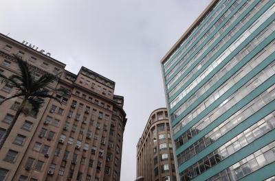 Frente fria traz chuva para a Capital no fim de semana