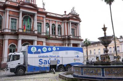 POA Solidária entrega Unidade Móvel de Saúde à prefeitura