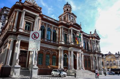 Executivo retira urgência do projeto que extingue licença-prêmio