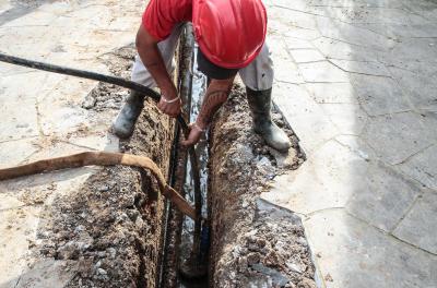O Departamento Municipal de Ãgua e Esgotos (Dmae) vai substituir uma válvula diâmetro 600 milÃmetros dentro da Estação de Bombeamento Cascatinha, no bairro Medianeira.