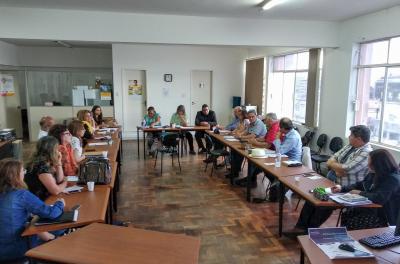 SensÃvel à polÃtica que garanta o atendimento ao idoso de extrema vulnerabilidade em instituições de longa permanência, a Prefeitura de Porto Alegre apresentou ao Conselho Municipal do Idoso (Comui) uma proposta de cofinanciamento.