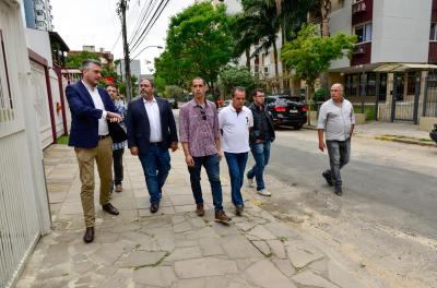 Paim vistoria obra de redes pluviais no bairro Boa Vista
