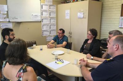 Os secretários municipais de Educação, Adriano Naves de Brito, e da Segurança, Claudia Cristina Santos da Rocha, foram à Escola Municipal de Ensino Fundamental Nossa Senhora de Fátima, no bairro Bom Jesus, na tarde desta quarta-feira, 17.