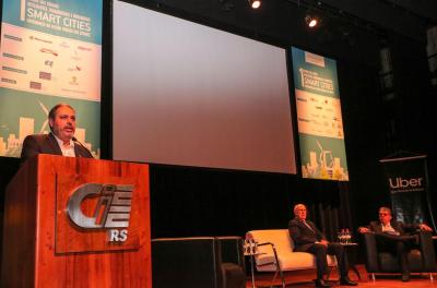 Prefeito em exercÃcio abre o 1º Fórum das Cidades Inteligentes