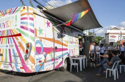 Ônibus Fique Sabendo integra-se a ações do Outubro Rosa