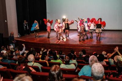 Mais de 300 idosos assistidos pela Fundação de Assistência Social e Cidadania (Fasc) participaram na tarde desta quarta-feira, 24, no Teatro do Centro de Integração Empresa Escola do RS (CIEE), da Mostra de Talentos
