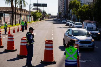 A Prefeitura de Porto Alegre informa que já foram realizadas alterações no trânsito para transformar a Orla Moacyr Scliar em uma pista de Fórmula 1 para a realização do Heineken F1 Experience, evento programado para o dia 10