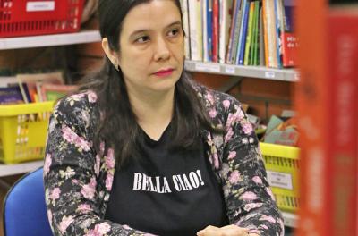 O Livros nas Mãos surgiu em 2015, com o objetivo de promover uma leitura autônoma e despertar nos jovens o prazer pela literatura