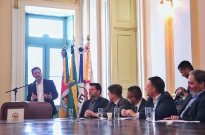 O prefeito Nelson Marchezan Júnior lançou nesta quinta-feira, 8, no Salão Nobre do Paço Municipal, o projeto de Parceria Público-Privada (PPP) para iluminação pública que propõe a modernização de 100% da rede da Capital.