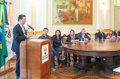 Programa Família Acolhedora é lançado em Porto Alegre