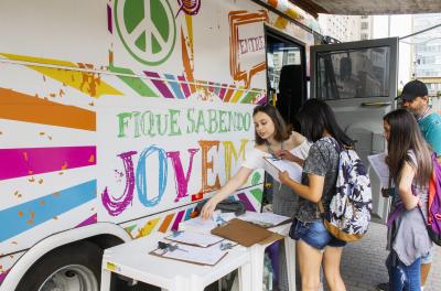 A prefeitura oferece testes rápidos de HIV, sífilis e hepatites B e C na programação da 64ª Feira do Livro de Porto Alegre, pela unidade móvel do projeto Fique Sabendo. Nesta sexta-feira, 9, o ônibus estará estacionado na rua Capitão Montanha, próximo ao Centro de Saúde Santa Marta,