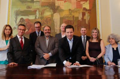 Prefeitura conclui regularização de três loteamentos