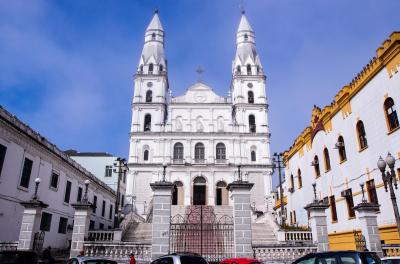 Após um fim de semana nublado em Porto Alegre, a segunda-feira, 19, começou com tempo firme 