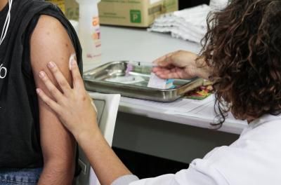 Vacinação contra sarampo em universidades começa na segunda