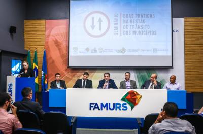 Seminário reúne municípios para debater boas práticas no trânsito