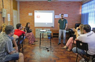 Professores das escolas de Ensino Fundamental AnÃsio Teixeira, no bairro HÃpica, e Nossa Senhora do Carmo, na Restinga, concluÃram nesta quinta-feira, 22
