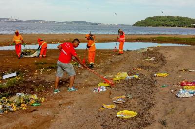 DMLU e voluntários coletam 1 tonelada de resíduos na orla