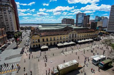 Feira da Agricultura Familiar ocorre no Largo Glênio Peres