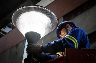 Equipes fazem manutenção em 178 pontos de iluminação nesta terça