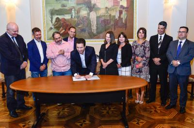 assinatura de contrato com a Caixa