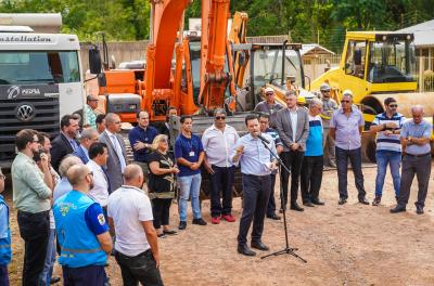 obras na avenida Ernesto Neugebauer