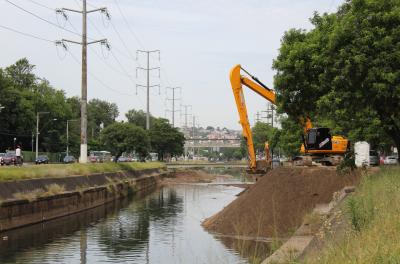 Dragagem no Dilúvio retira mais de 7,6 mil toneladas de materiais