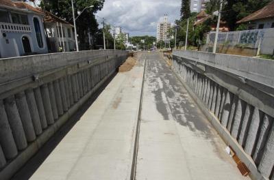 Retomadas obras da trincheira da Cristóvão Colombo